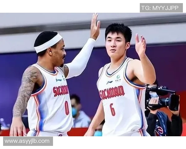 武汉篮球队团队协作引发热议球迷对战术配合与球员表现展开激烈讨论 武汉篮球队团队协作引发热议球迷对战术配合与球员表现展开激烈讨论